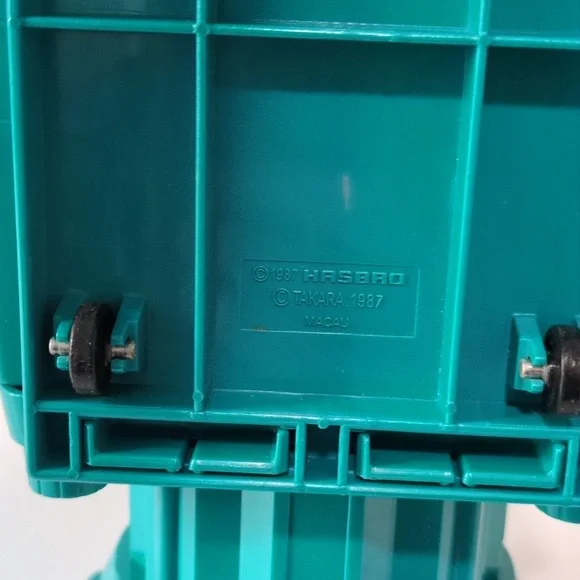 Vintage Battle Beast Shocking Shark Transport Station - Picture 10 of 10